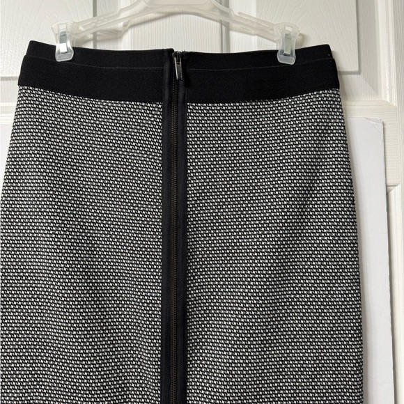 BCBG Max Azria, S, Black/White Skirt, decorative Black Elastic Waistband, NWOT - Picture 3 of 15